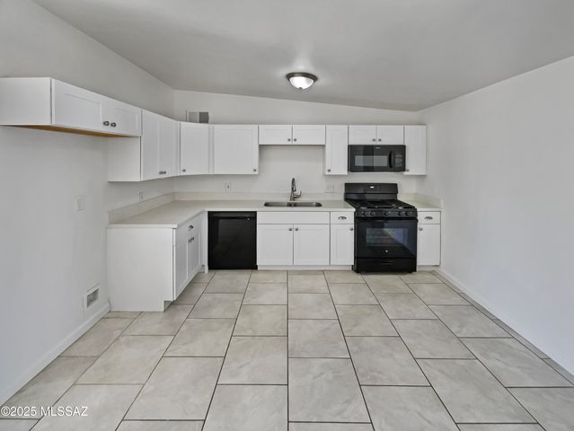802 W Tipton Drive, Tucson, AZ 85705