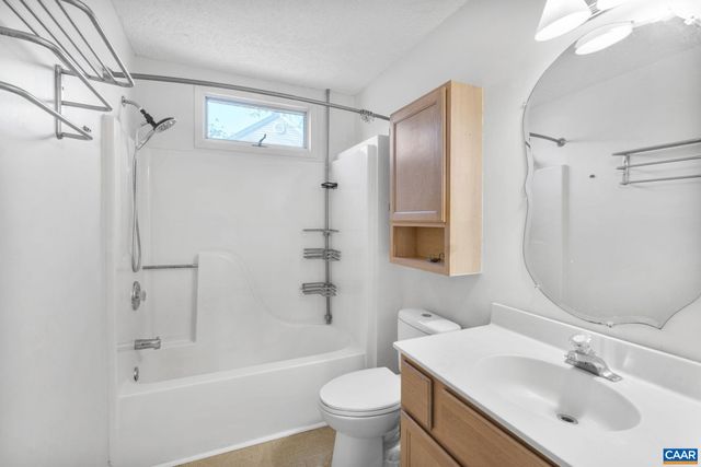 30 COLONIAL RD, Palmyra, VA 22963