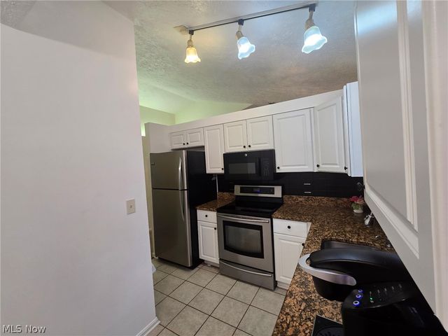 355 Village Pointe Drive F, Akron, OH 44313