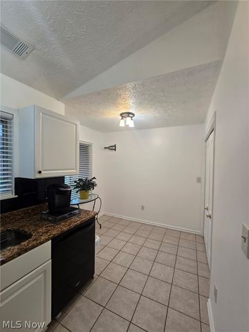 355 Village Pointe Drive F, Akron, OH 44313