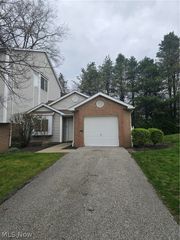355 Village Pointe Drive F, Akron, OH 44313
