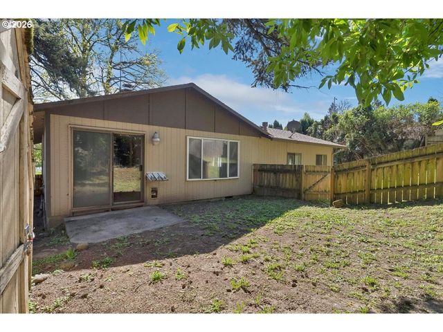 8621 Se STRAWBERRY Ln, Milwaukie, OR 97267