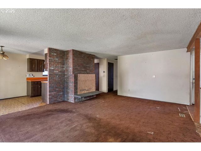 8621 Se STRAWBERRY Ln, Milwaukie, OR 97267