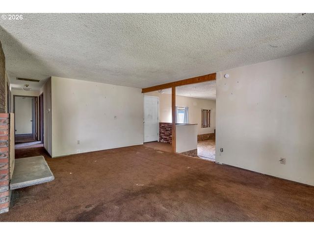 8621 Se STRAWBERRY Ln, Milwaukie, OR 97267