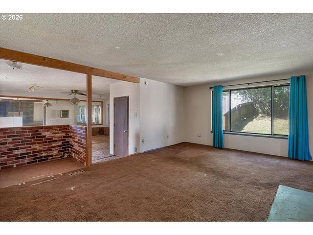 8621 Se STRAWBERRY Ln, Milwaukie, OR 97267