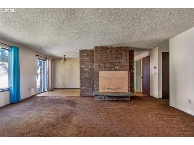 8621 Se STRAWBERRY Ln, Milwaukie, OR 97267