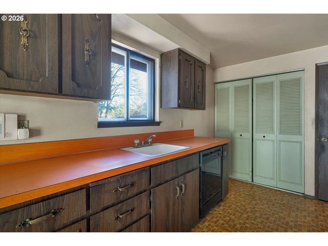 8621 Se STRAWBERRY Ln, Milwaukie, OR 97267