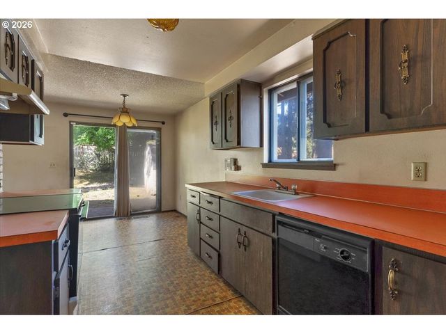 8621 Se STRAWBERRY Ln, Milwaukie, OR 97267