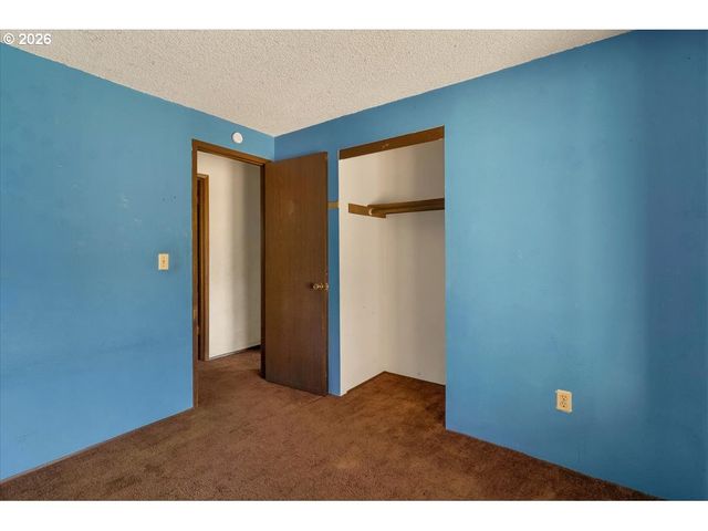 8621 Se STRAWBERRY Ln, Milwaukie, OR 97267