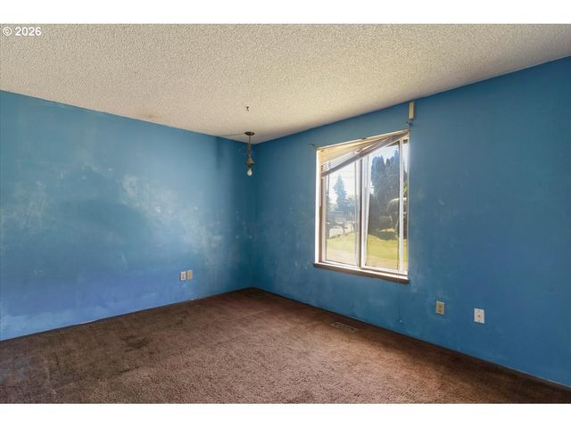 8621 Se STRAWBERRY Ln, Milwaukie, OR 97267