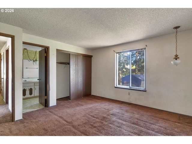 8621 Se STRAWBERRY Ln, Milwaukie, OR 97267