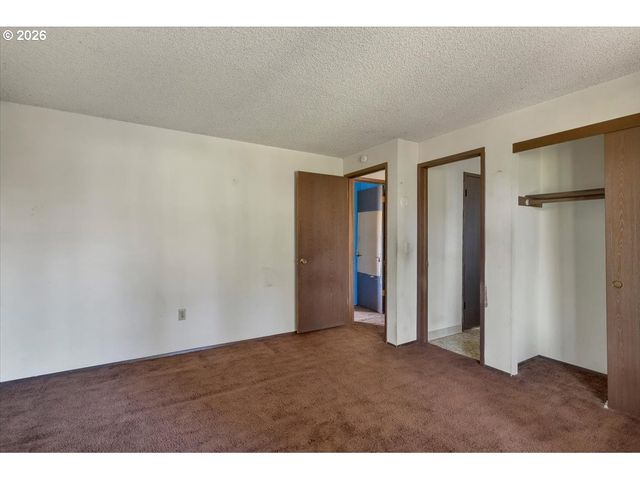 8621 Se STRAWBERRY Ln, Milwaukie, OR 97267