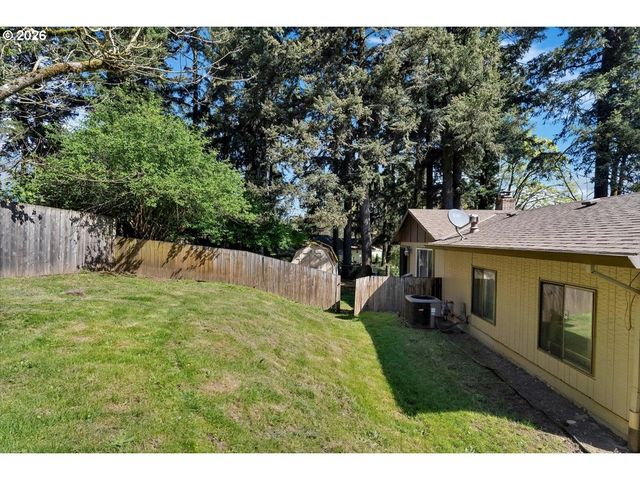 8621 Se STRAWBERRY Ln, Milwaukie, OR 97267