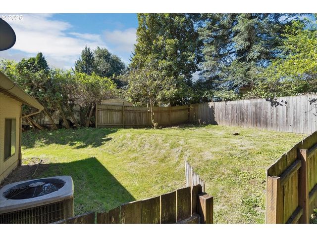 8621 Se STRAWBERRY Ln, Milwaukie, OR 97267