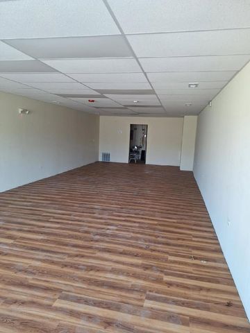 8801 S Roberts Road, Hickory Hills, IL 60457