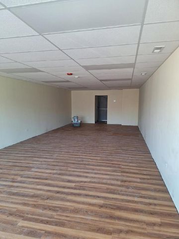 8801 S Roberts Road, Hickory Hills, IL 60457