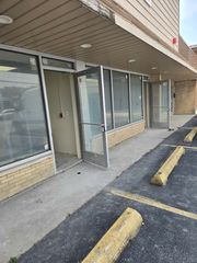 8801 S Roberts Road, Hickory Hills, IL 60457