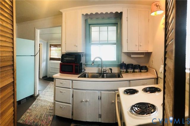 41 Hobday St, Mathews, VA 23128