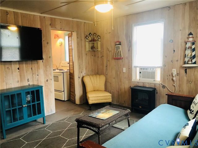 41 Hobday St, Mathews, VA 23128