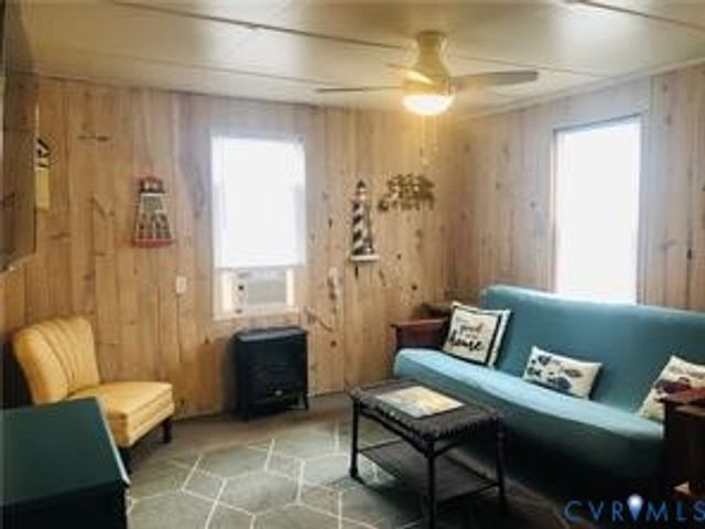 41 Hobday St, Mathews, VA 23128