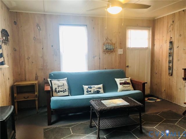 41 Hobday St, Mathews, VA 23128