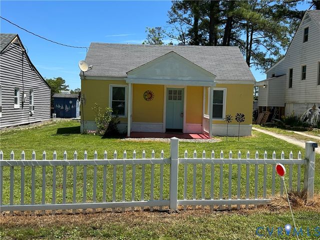 41 Hobday St, Mathews, VA 23128