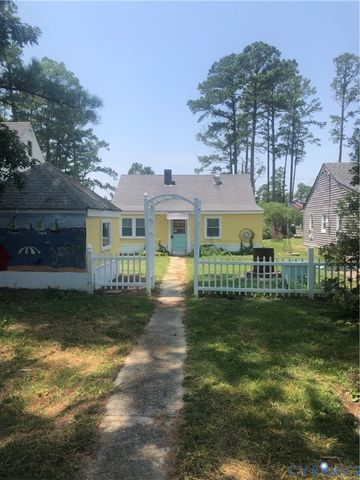 41 Hobday St, Mathews, VA 23128