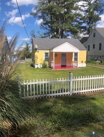 41 Hobday St, Mathews, VA 23128