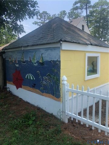 41 Hobday St, Mathews, VA 23128