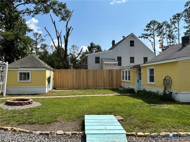41 Hobday St, Mathews, VA 23128