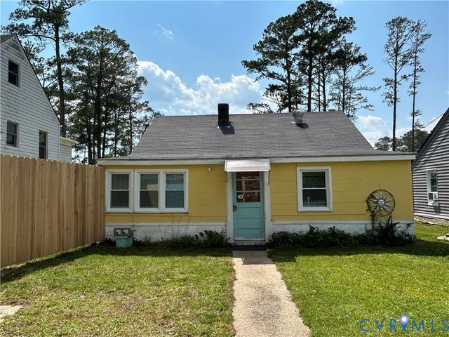 41 Hobday St, Mathews, VA 23128