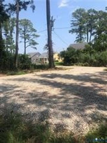41 Hobday St, Mathews, VA 23128