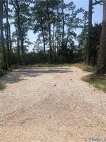 41 Hobday St, Mathews, VA 23128
