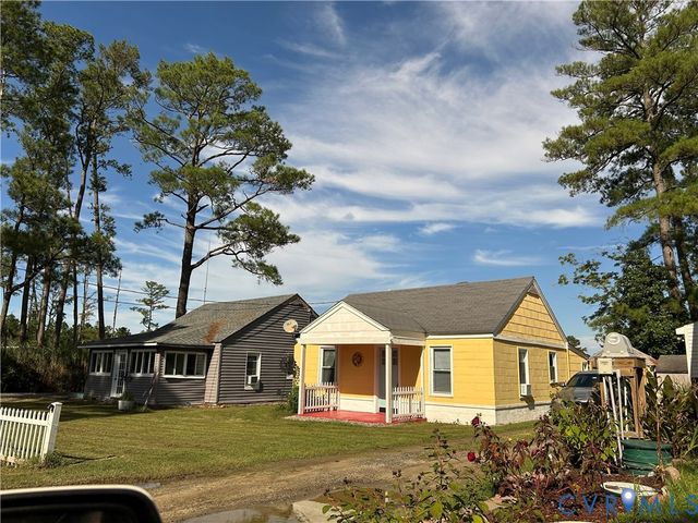 41 Hobday St, Mathews, VA 23128
