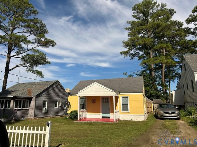41 Hobday St, Mathews, VA 23128