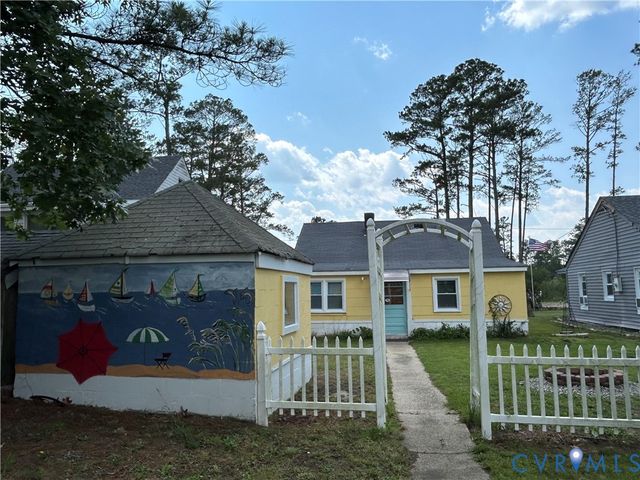 41 Hobday St, Mathews, VA 23128