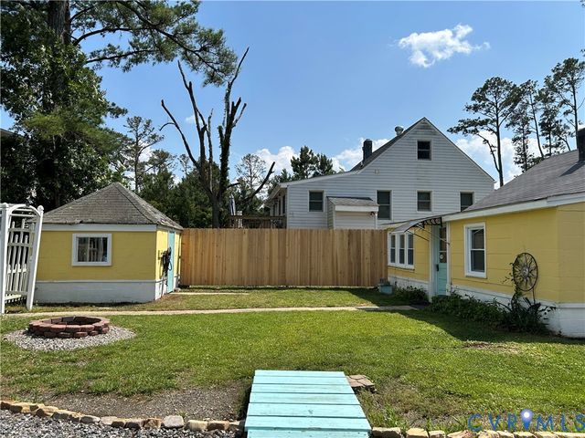 41 Hobday St, Mathews, VA 23128