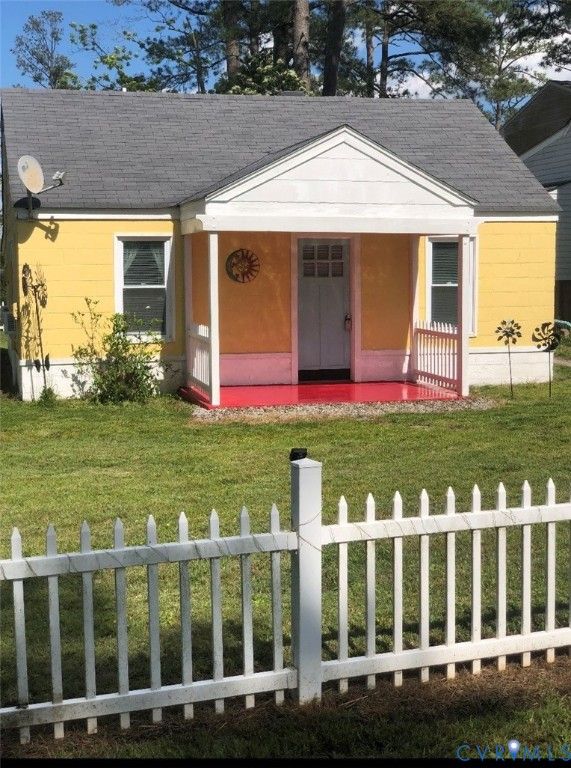 41 Hobday St, Mathews, VA 23128