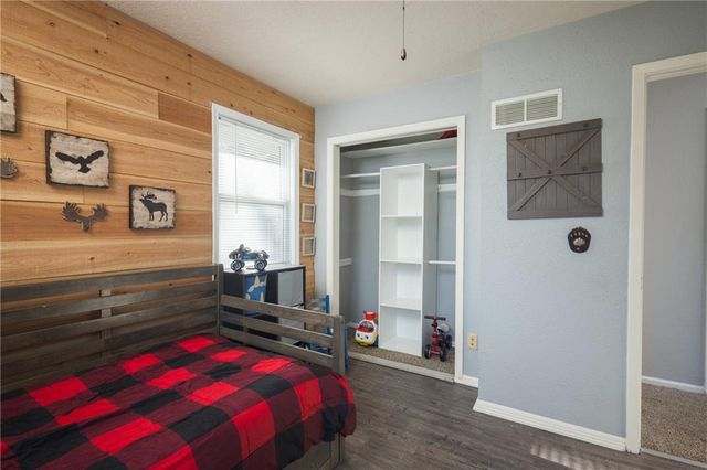 122 SE Moore Street, Blue Springs, MO 64014