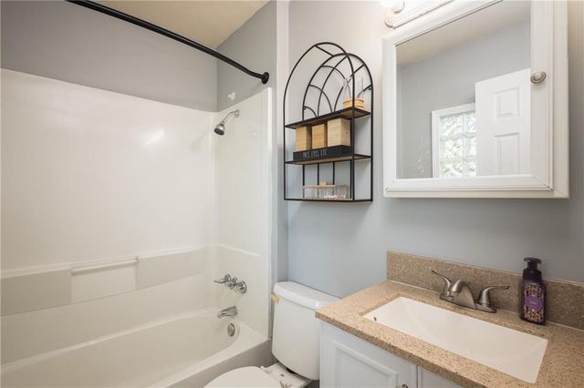 122 SE Moore Street, Blue Springs, MO 64014