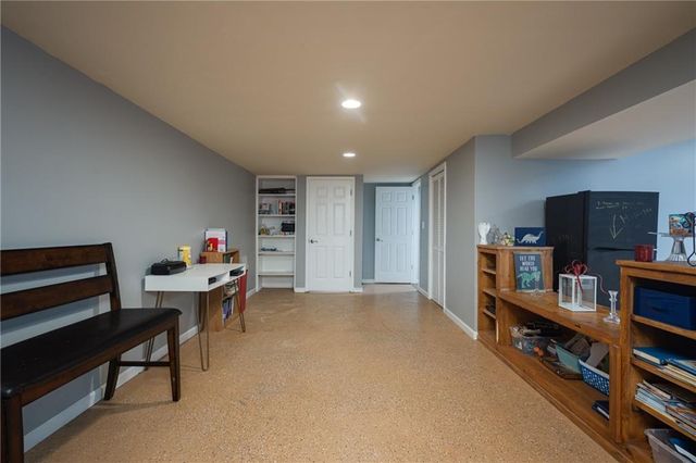 122 SE Moore Street, Blue Springs, MO 64014