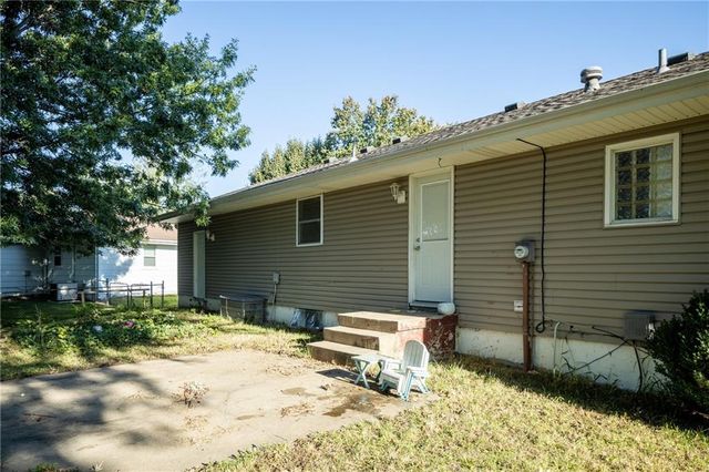 122 SE Moore Street, Blue Springs, MO 64014