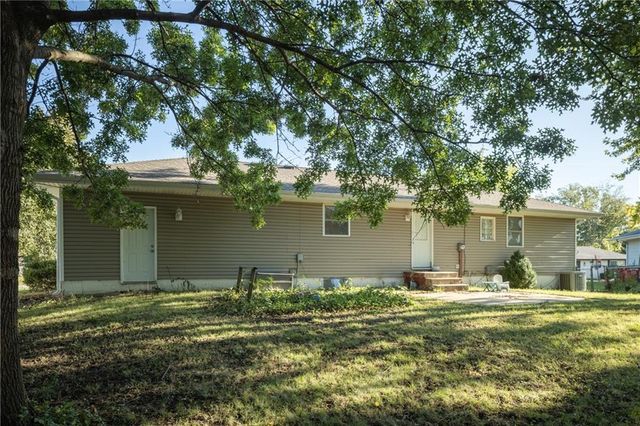 122 SE Moore Street, Blue Springs, MO 64014
