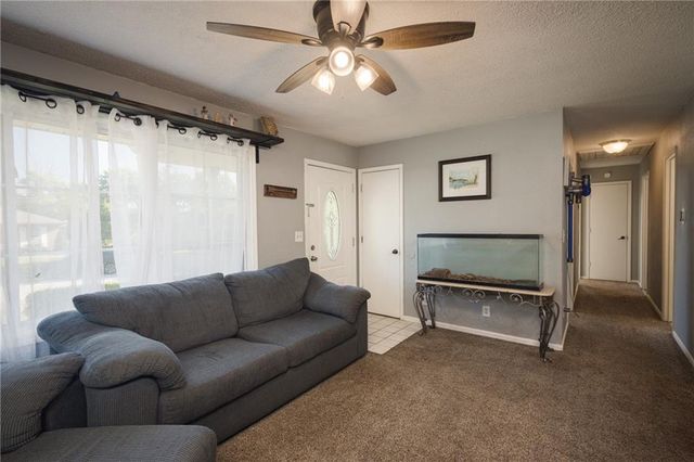 122 SE Moore Street, Blue Springs, MO 64014