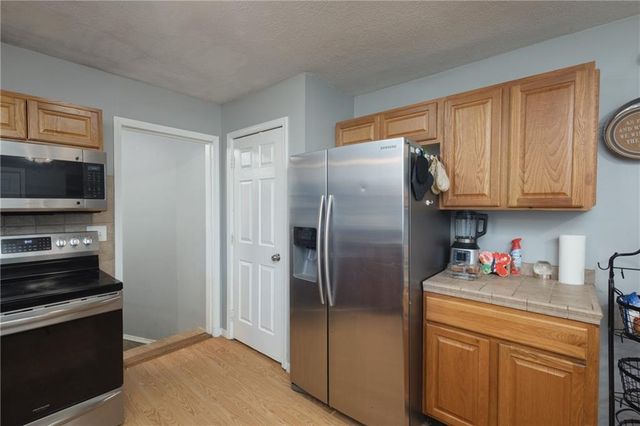 122 SE Moore Street, Blue Springs, MO 64014