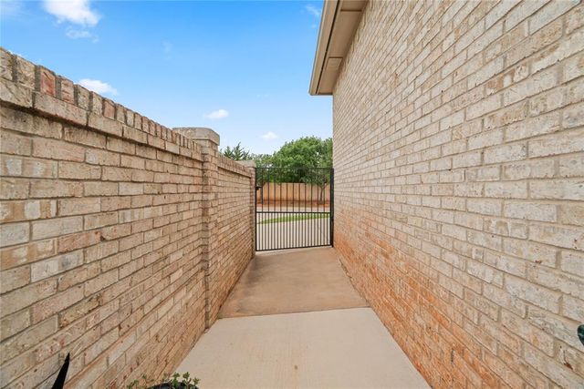 220 Boulevard Du Lac, Norman, OK 73071