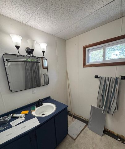 204 S Madison Street, Hazleton, IA 50641