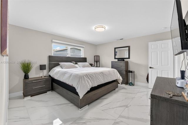 2051 NW 93rd Ln, Sunrise, FL 33322