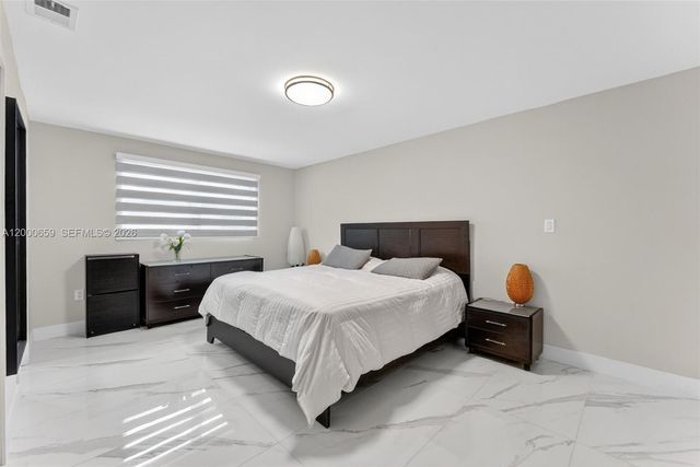 2051 NW 93rd Ln, Sunrise, FL 33322