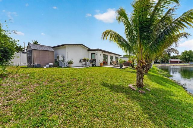 2051 NW 93rd Ln, Sunrise, FL 33322
